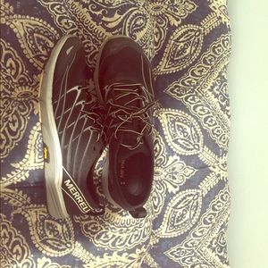 Men's barefoot Merrill cross trainer.