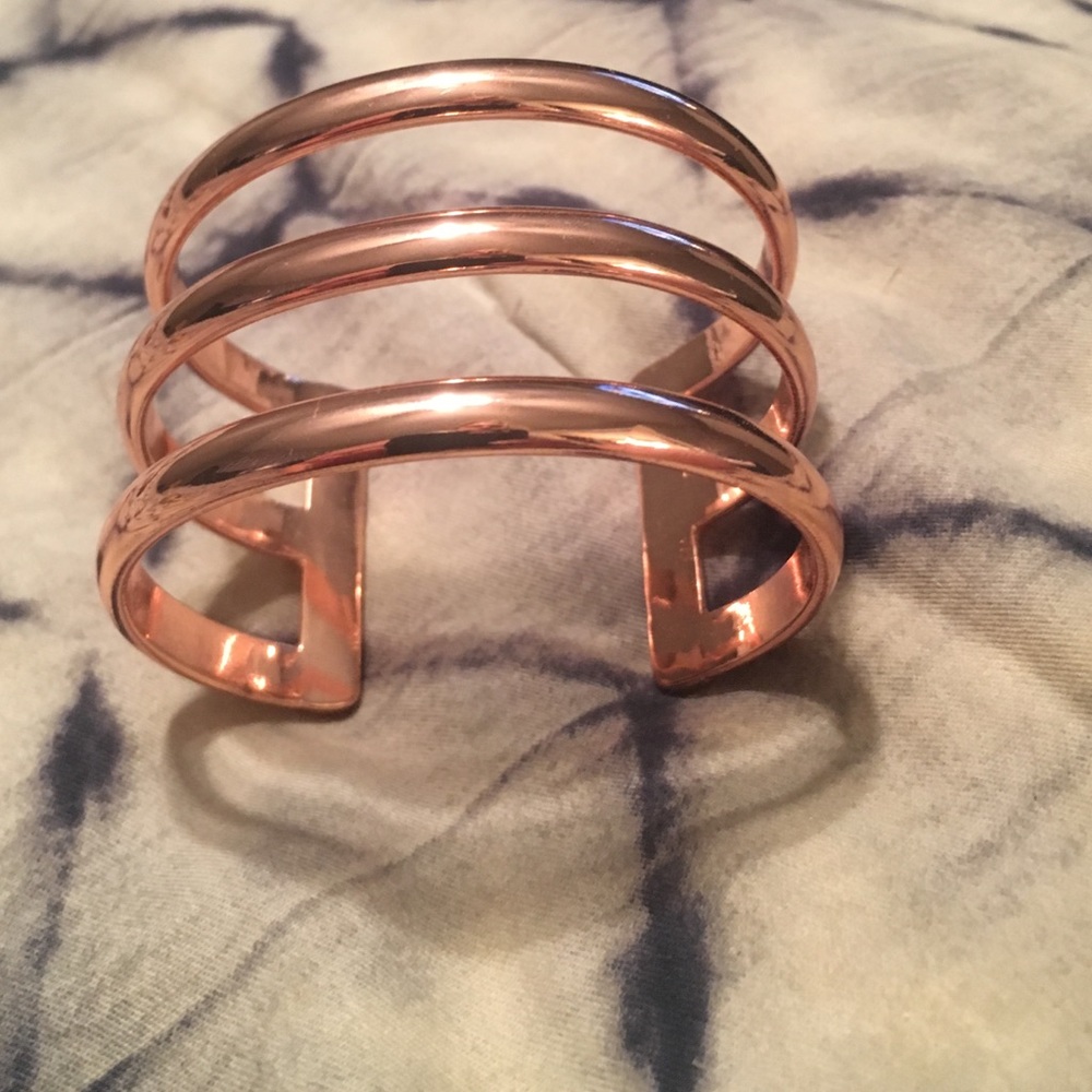Michal Kors rose gold cuff. Super cute!🌸