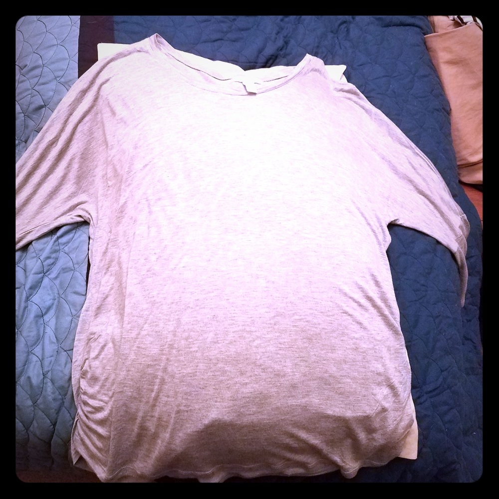 Adorable grey basic top