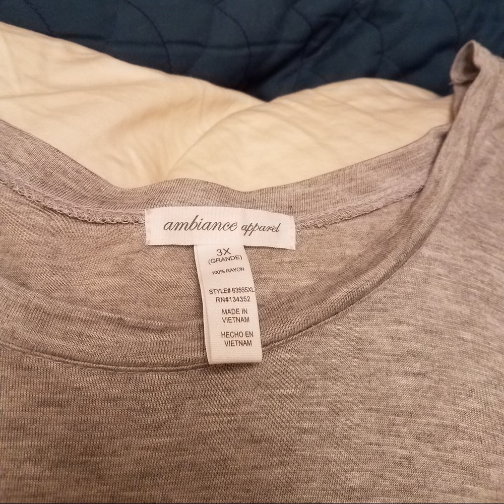 Adorable grey basic top - Picture 2 of 2