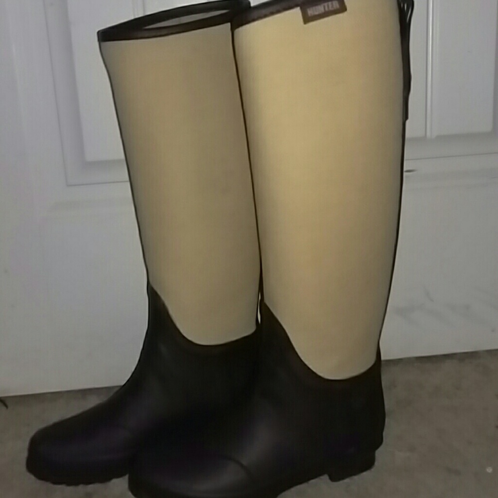 NWOT Hunter Regent riding boot never worn.