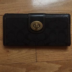 REDUCED Coach wallet w/ gorg pink/purple interior