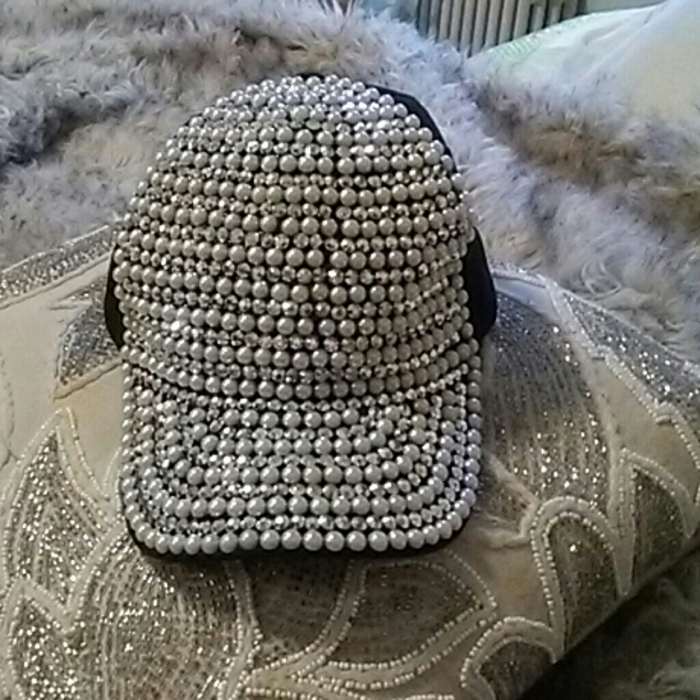 Black cap with pearl and cubicziconia look lik