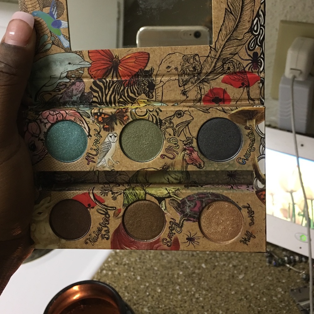 Urban decay eyeshadow brand new w/o brush - Picture 2 of 4