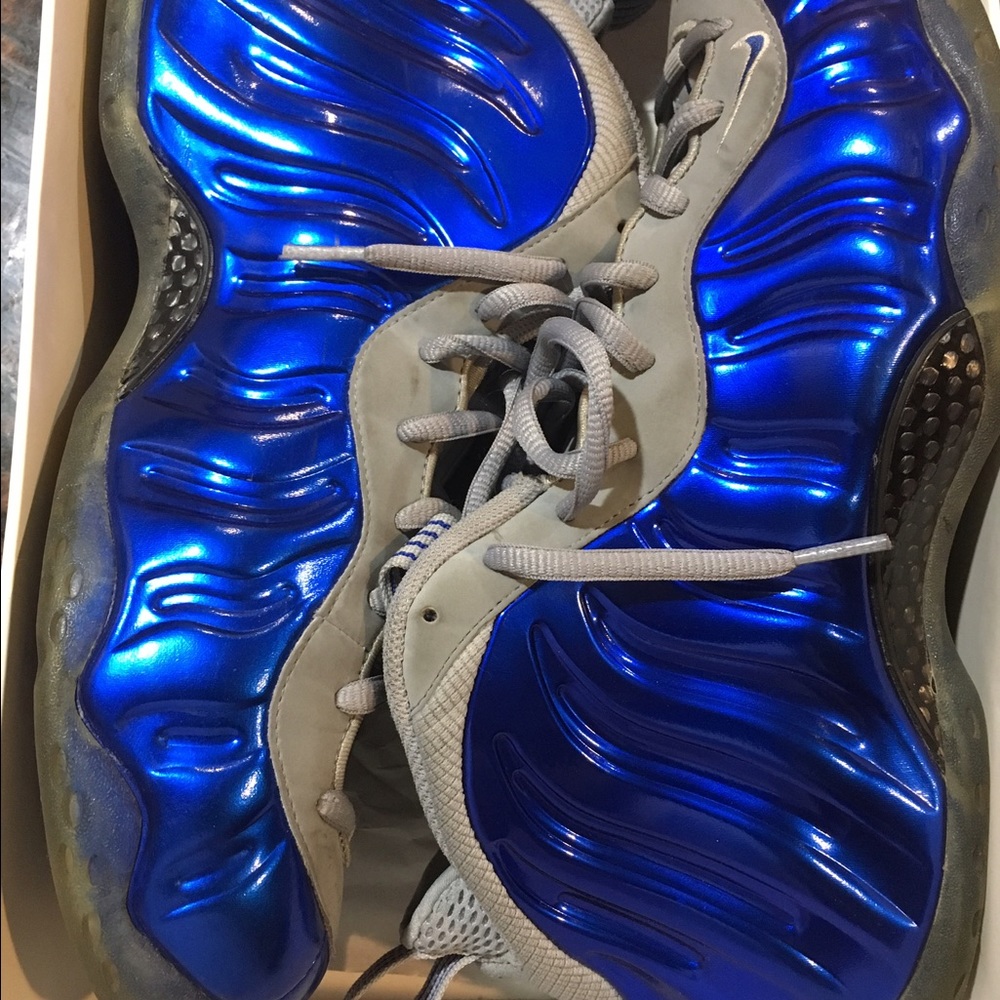 Royal blue and gray foamposits