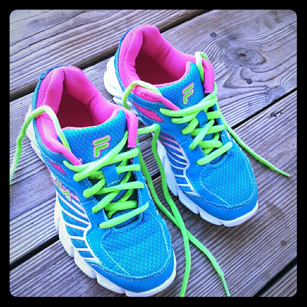 Girls sneakers last call!