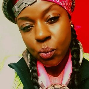 Meet your Posher, Nia