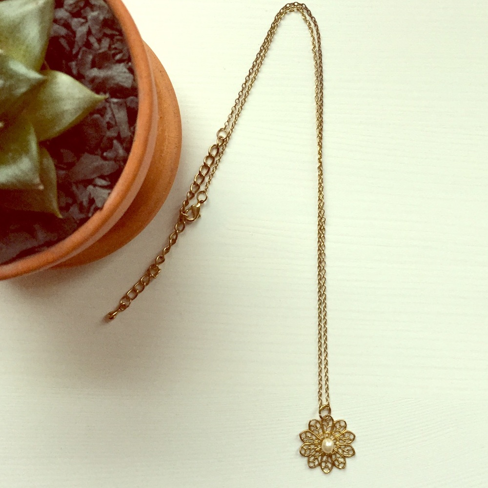 Gold Flower Filigree Necklace ✨