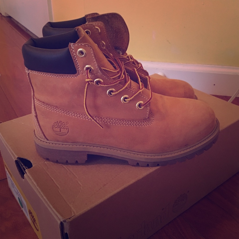 SIZE US 4.5 Barely worn timberland boots