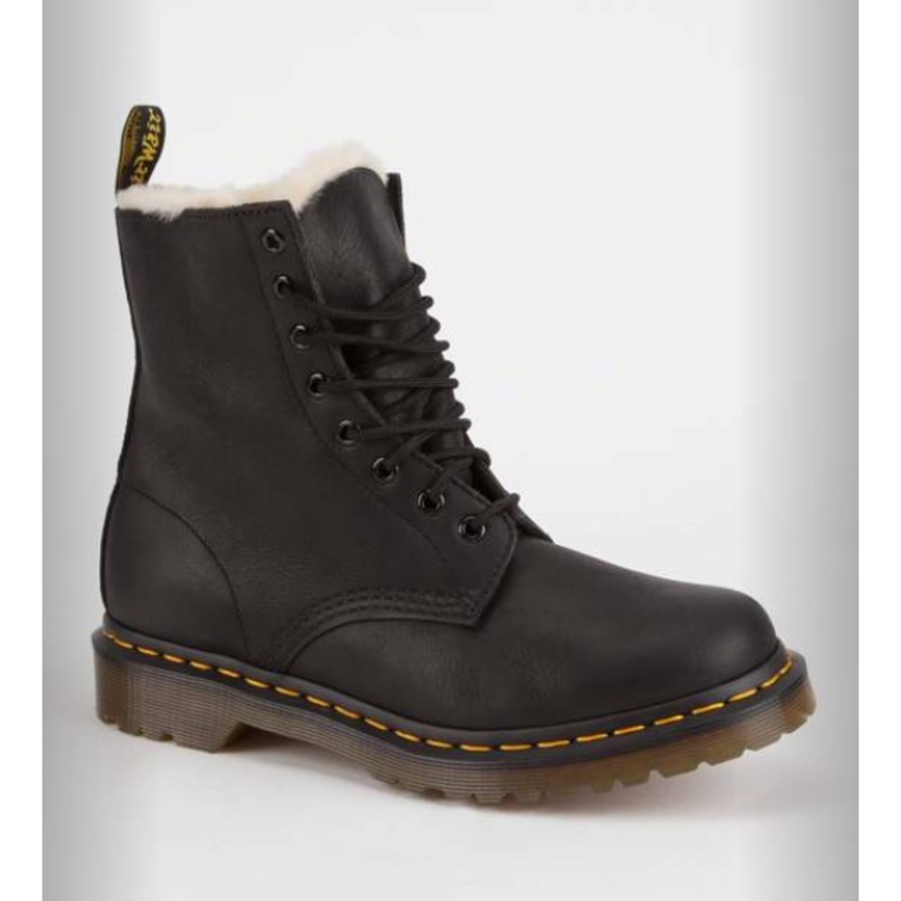 ISO!!!!! Black size 5 doc martens