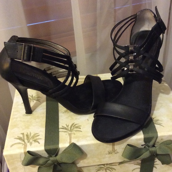 🌹Kenneth Cole Black Leather Heels🌹 - Picture 3 of 4