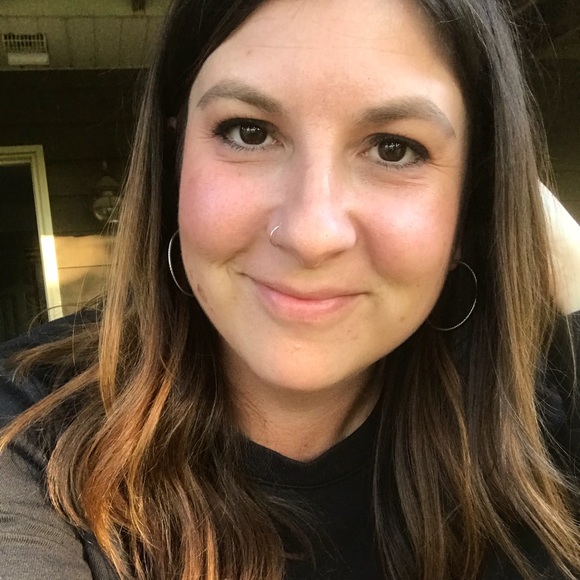 Meet your Posher, Carissa - Picture 2 of 2