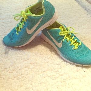 Size 8 Nike Free 5.0