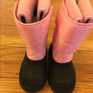 Toddler girls' winter boots.