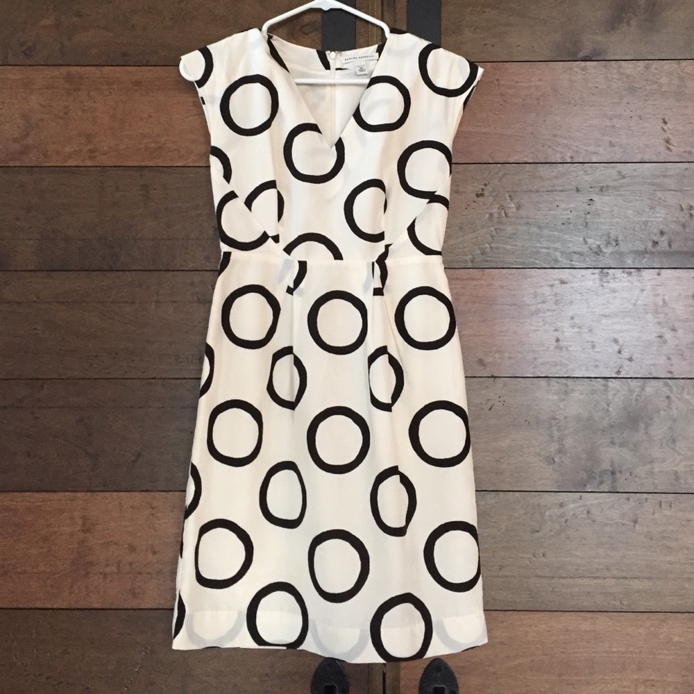 Banana Republic dress in like new condition.