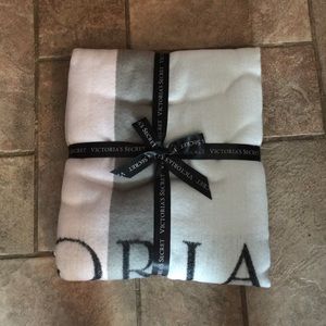 VS fleece blanket