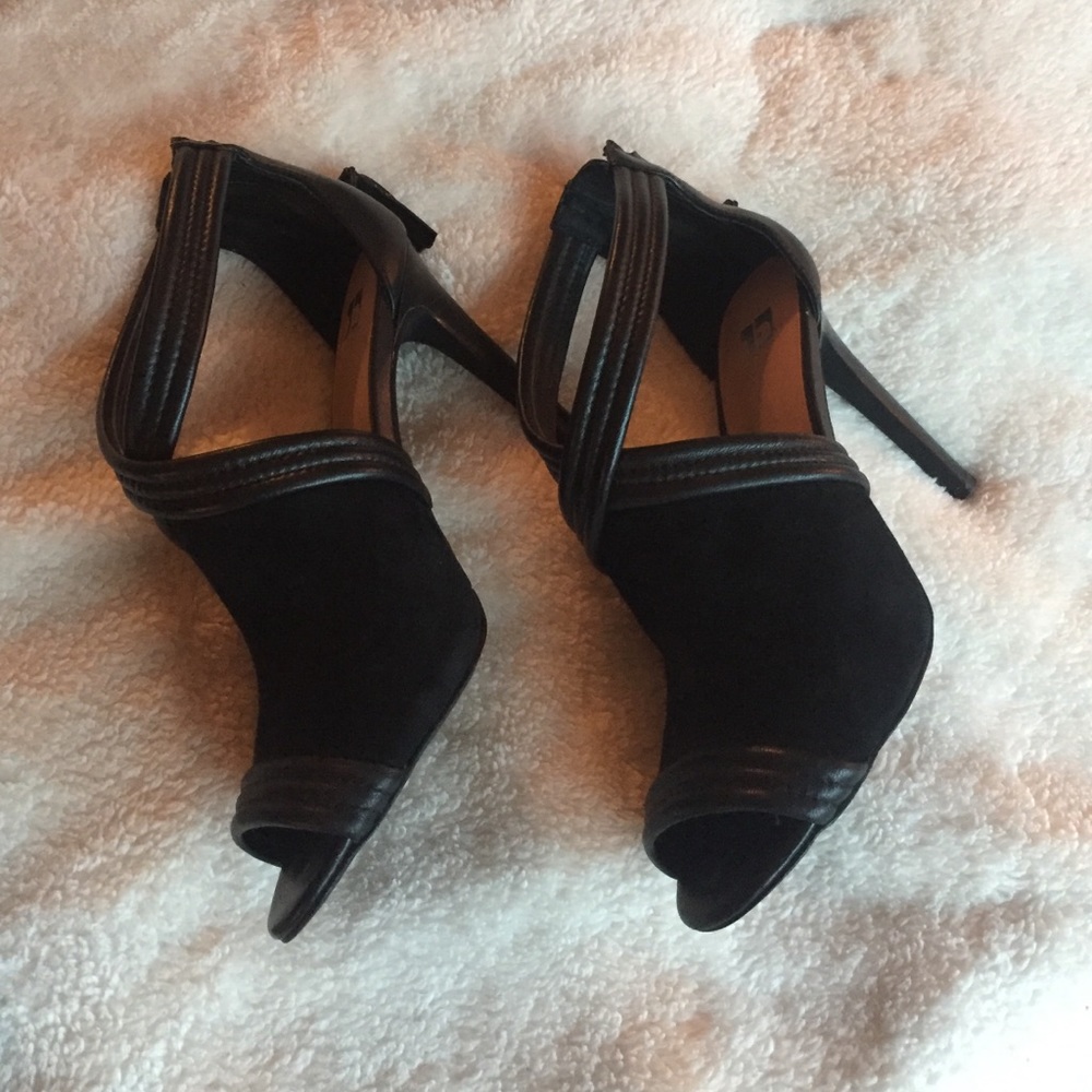 Joe's black leather and suede pumps heels