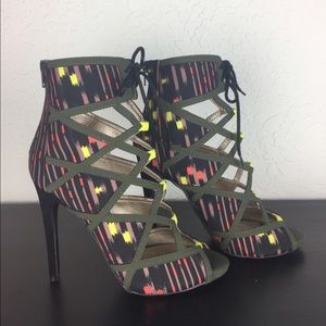 Black/Multi-Color Heels
