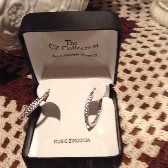 Jewelry - Silver plated earrings, pretty large size hoops❤️