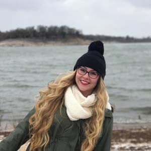 Meet your Posher, Chloe taylor