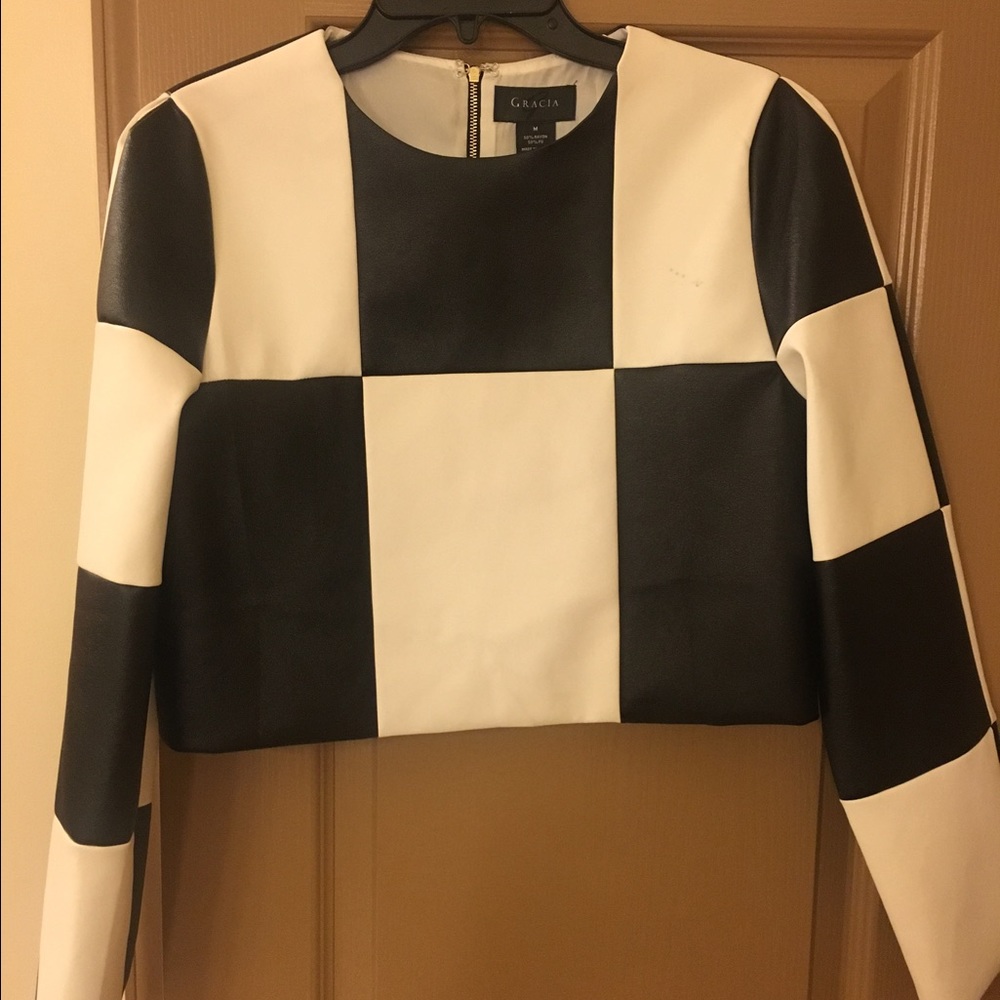 GRACIA Blk/White Faux Leather Top