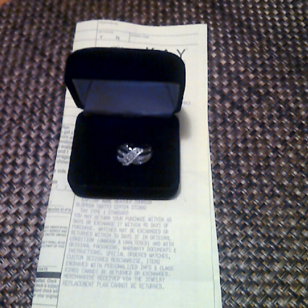 Kays sterling silver ring.  Size 7.  *SALE*