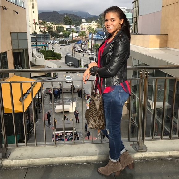 Meet your Posher, Mariah - Picture 2 of 4