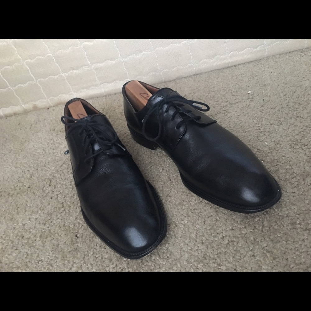 Black leather Derby shoe
