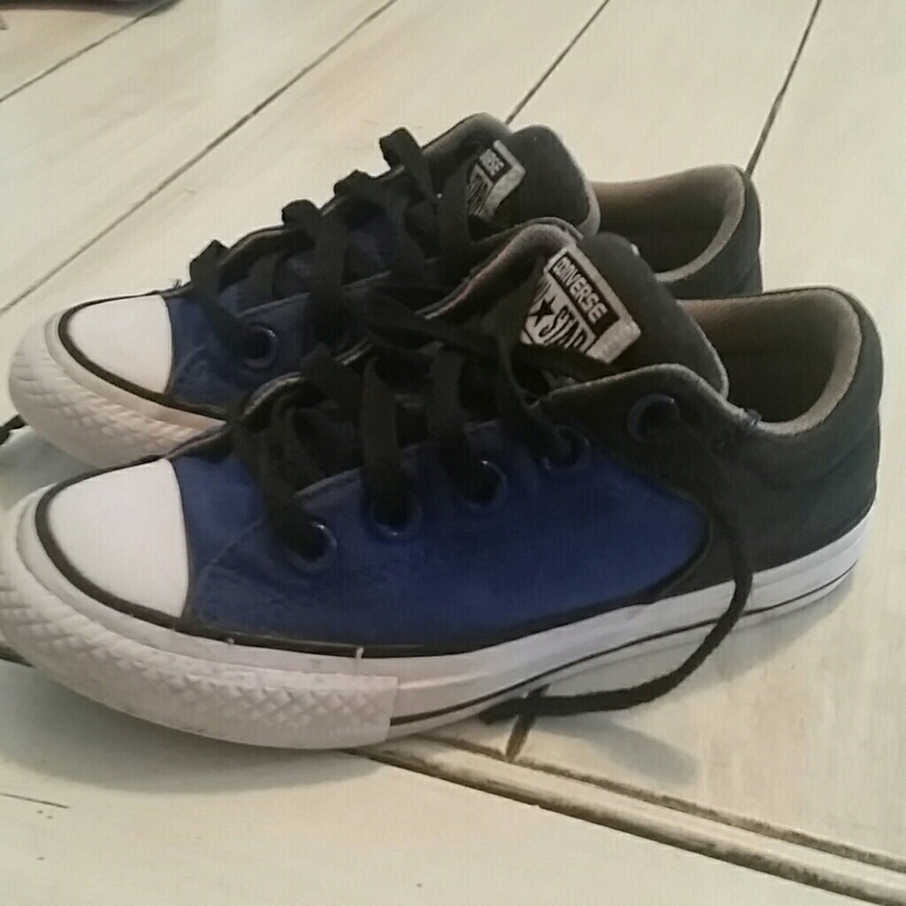 Boys converse