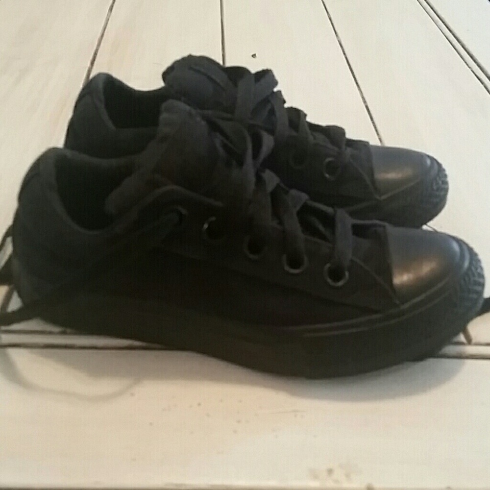 Boys converse