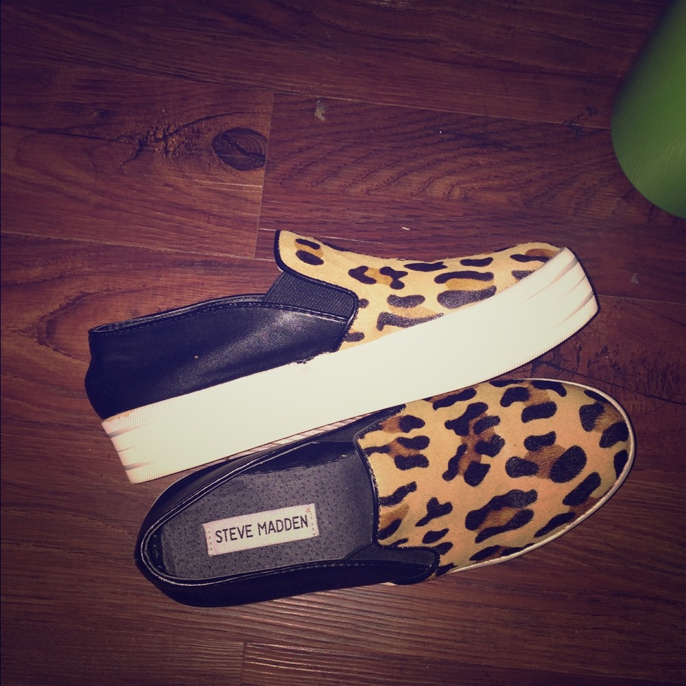 Never worn Steve Madden slip ins