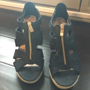 Black Wedges