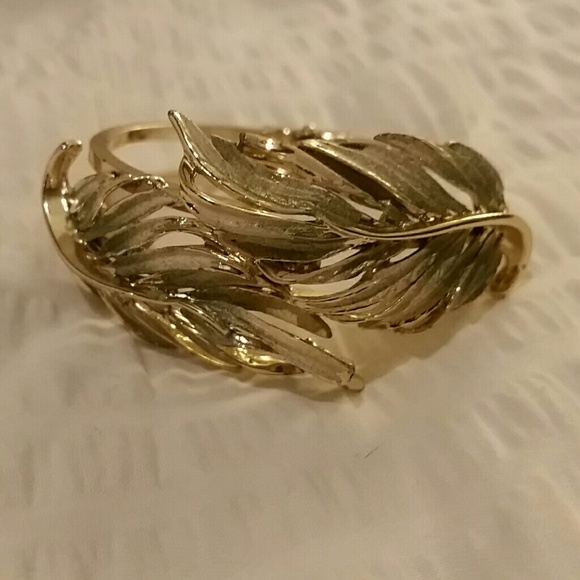 Jewelry - Vintage cuff 🎀