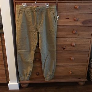 NWT men's Khaki Joggers
