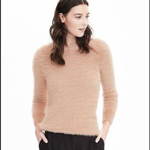 🍁 Banana Republic Fuzzy Pink Sweater 🍂
