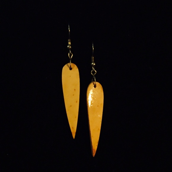 âď¸đ´Amazon Coconut Shell Drop Yellow Earrings - Picture 2 of 4