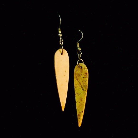âď¸đ´Amazon Coconut Shell Drop Yellow Earrings - Picture 3 of 4