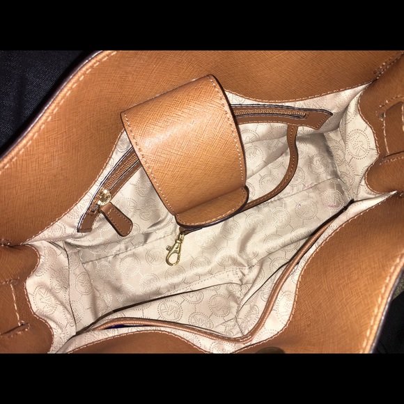 MICHAEL KORS: HAMILTON SAFFIANO SATCHEL & WALLET - Picture 2 of 4