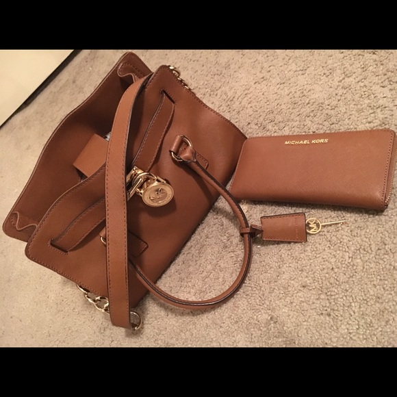 MICHAEL KORS: HAMILTON SAFFIANO SATCHEL & WALLET - Picture 3 of 4