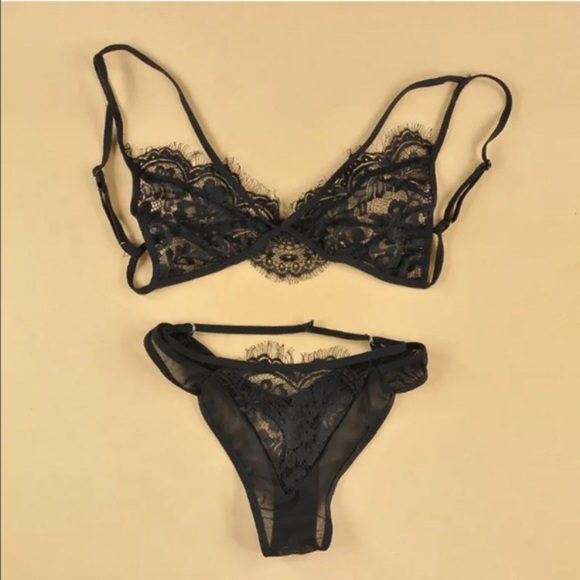 Black lace Strap Bra+G-string panty matching set - Picture 5 of 5