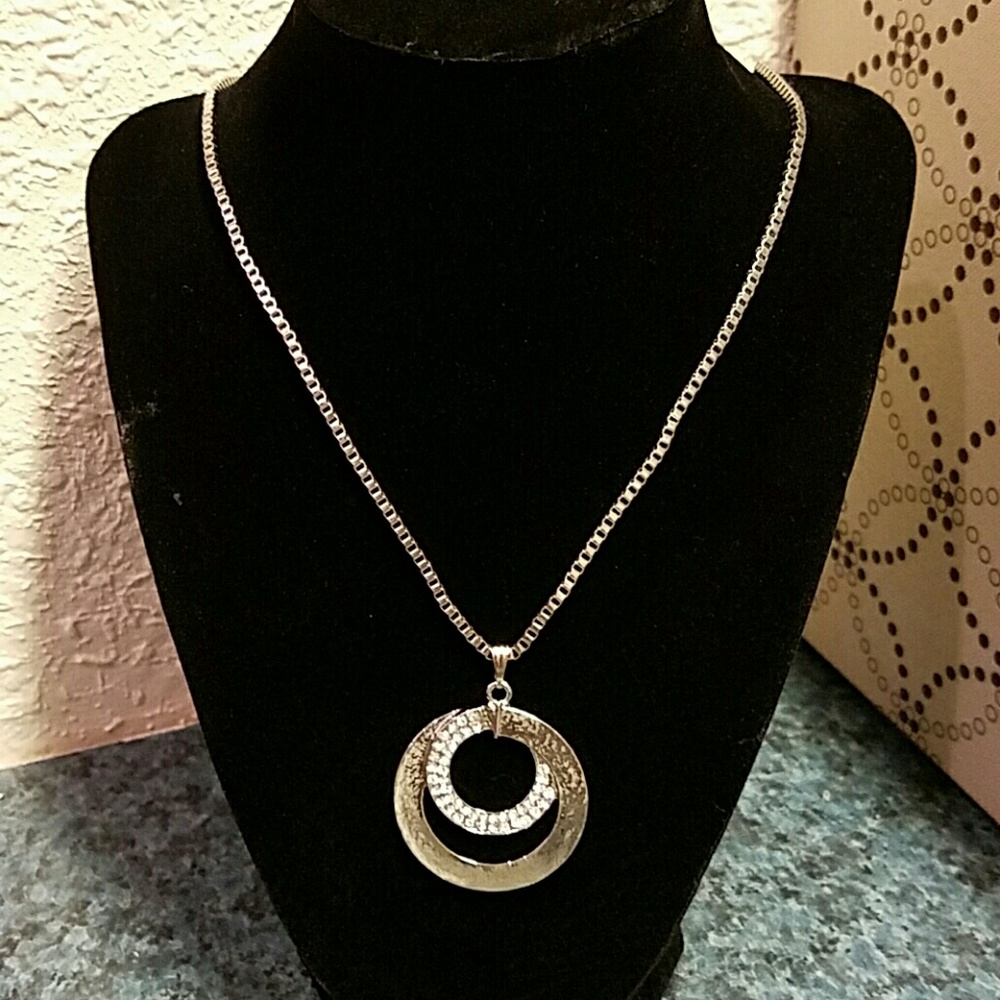 NEW Silver Toned Crystal Circle Necklace
