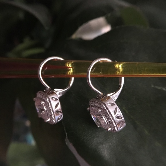 Bridal elegant cushion cubic zirconia earrings - Picture 3 of 6