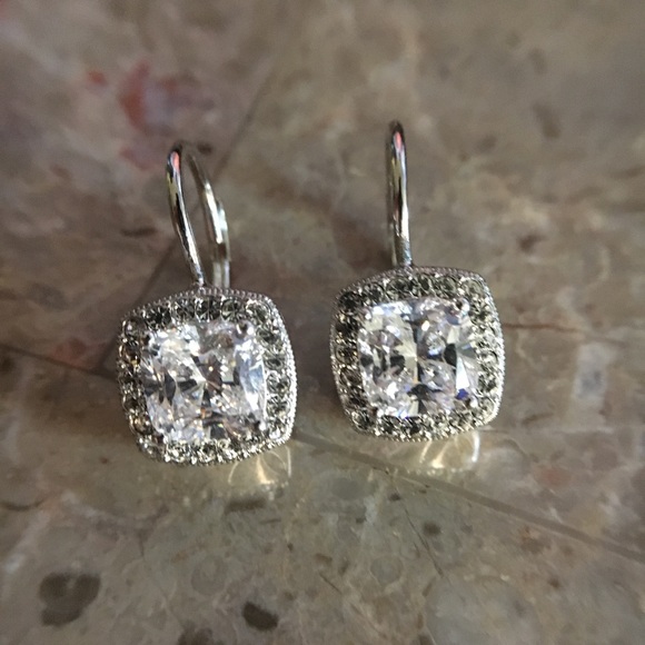 Bridal elegant cushion cubic zirconia earrings - Picture 2 of 6