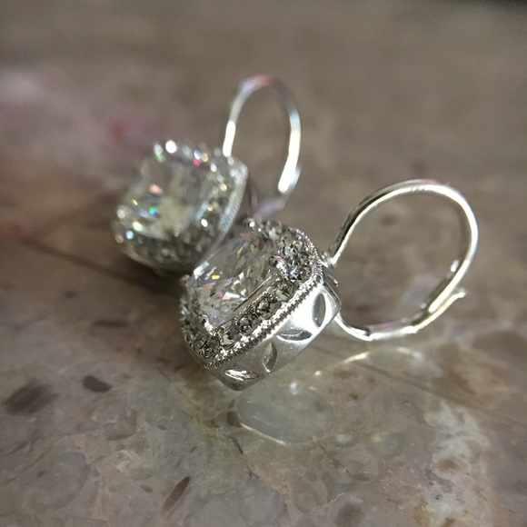 Bridal elegant cushion cubic zirconia earrings - Picture 4 of 6