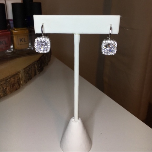 Bridal elegant cushion cubic zirconia earrings - Picture 5 of 6