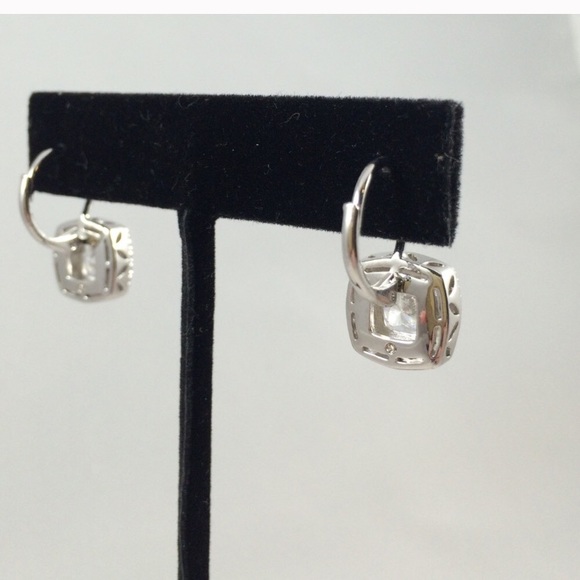 Bridal elegant cushion cubic zirconia earrings - Picture 6 of 6
