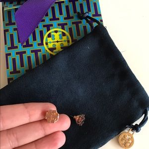Tory burch logo studs in rose gold