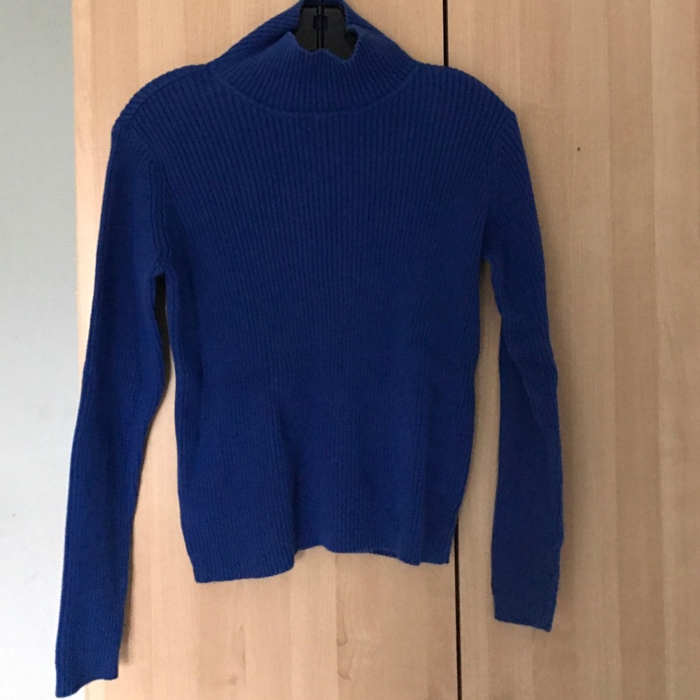Calvin Klein ribbed blue mock turtleneck