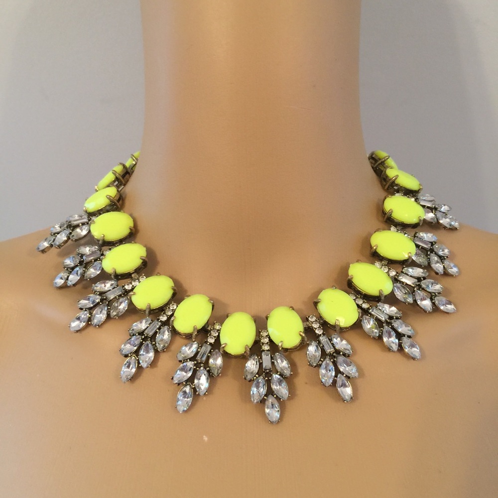 Gorgeous Statement piece (new) - Picture 4 of 7