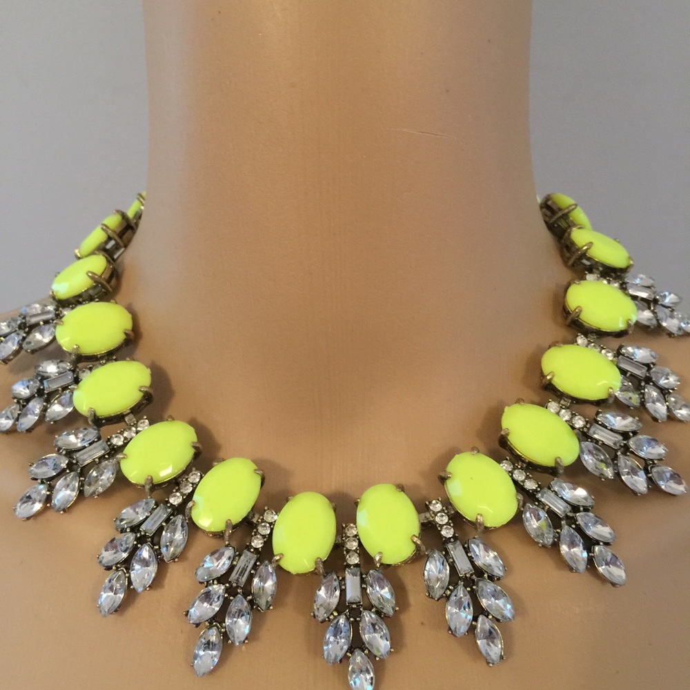 Gorgeous Statement piece (new) - Picture 5 of 7